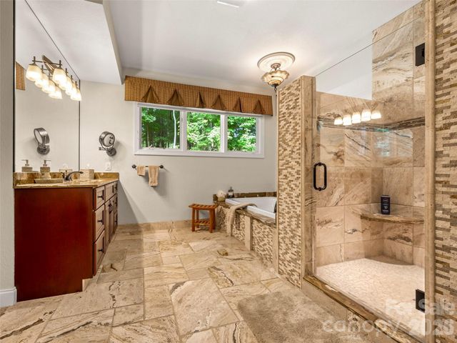 104 Little Cherokee Ridge, Hendersonville, NC 28739