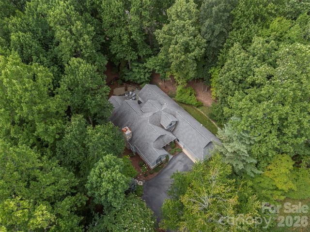 104 Little Cherokee Ridge, Hendersonville, NC 28739