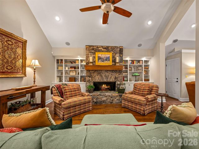 104 Little Cherokee Ridge, Hendersonville, NC 28739