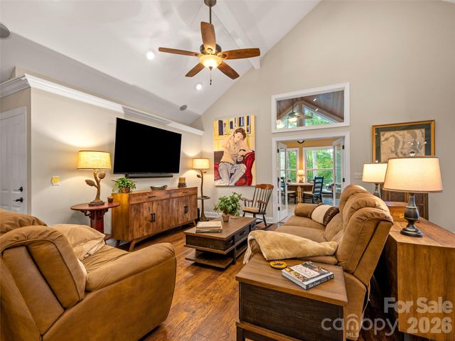 104 Little Cherokee Ridge, Hendersonville, NC 28739