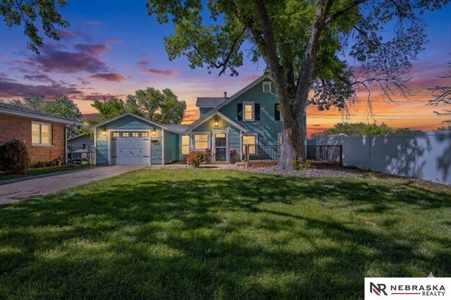 7534 Oakwood Street, Ralston, NE 68127