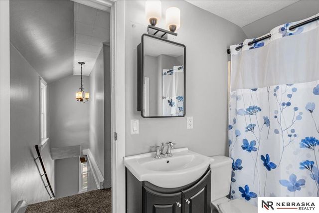 7534 Oakwood Street, Ralston, NE 68127