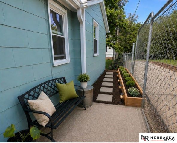 7534 Oakwood Street, Ralston, NE 68127