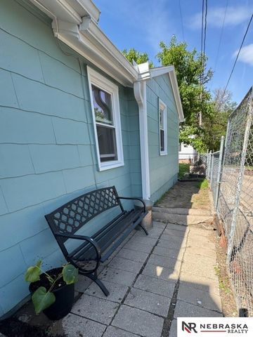 7534 Oakwood Street, Ralston, NE 68127