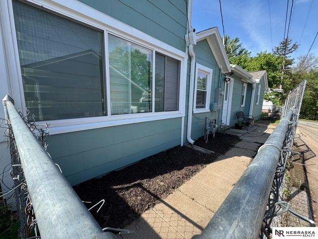 7534 Oakwood Street, Ralston, NE 68127