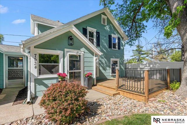 7534 Oakwood Street, Ralston, NE 68127