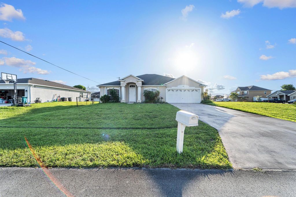 672 SW Kayak Avenue, Port St Lucie, FL 34953
