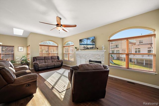 1095 Island Lake Drive, Oxford, MI 48371