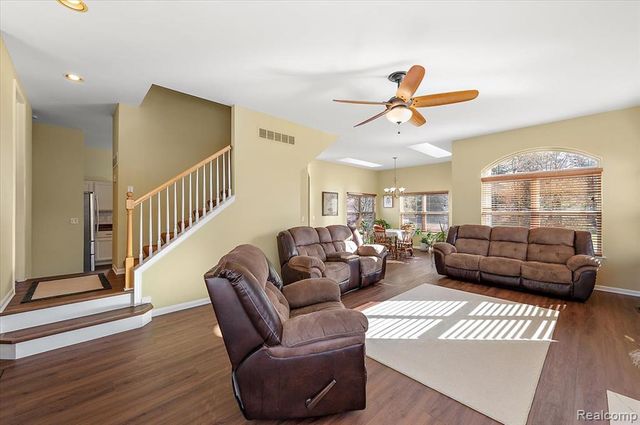 1095 Island Lake Drive, Oxford, MI 48371