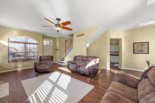 1095 Island Lake Drive, Oxford, MI 48371