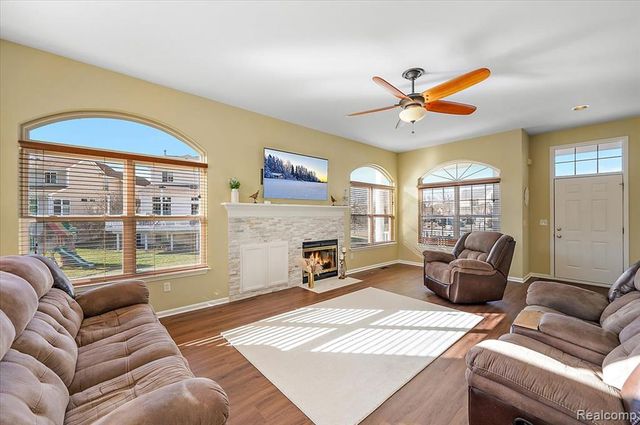 1095 Island Lake Drive, Oxford, MI 48371