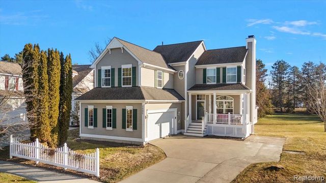 1095 Island Lake Drive, Oxford, MI 48371