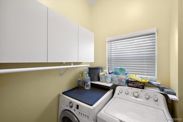 1095 Island Lake Drive, Oxford, MI 48371