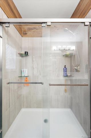 1095 Island Lake Drive, Oxford, MI 48371