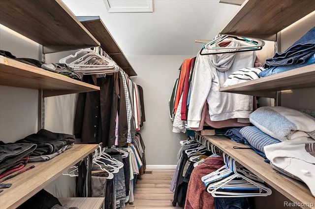 1095 Island Lake Drive, Oxford, MI 48371