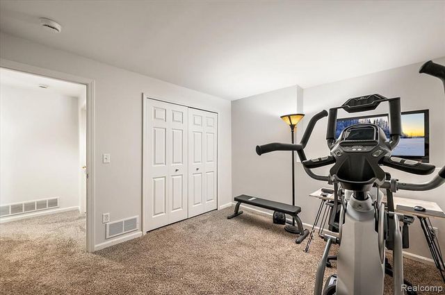 1095 Island Lake Drive, Oxford, MI 48371