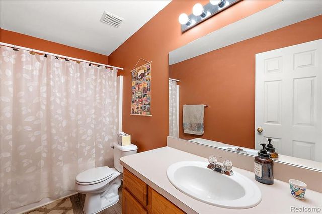 1095 Island Lake Drive, Oxford, MI 48371