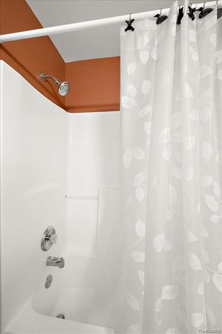 1095 Island Lake Drive, Oxford, MI 48371