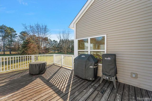 1095 Island Lake Drive, Oxford, MI 48371