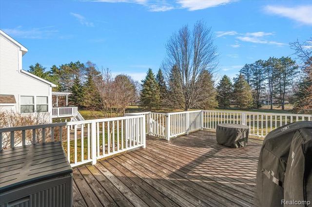 1095 Island Lake Drive, Oxford, MI 48371