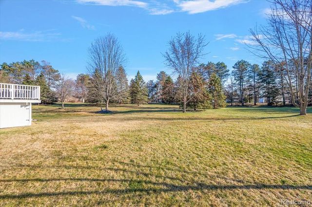 1095 Island Lake Drive, Oxford, MI 48371