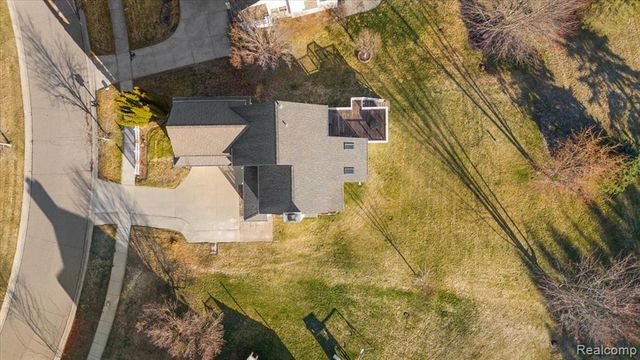 1095 Island Lake Drive, Oxford, MI 48371