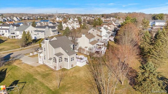 1095 Island Lake Drive, Oxford, MI 48371