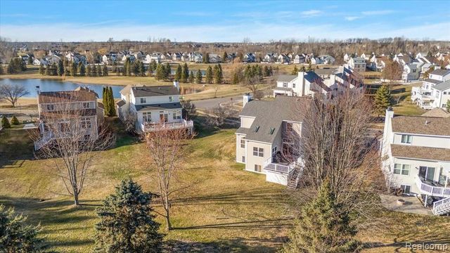 1095 Island Lake Drive, Oxford, MI 48371
