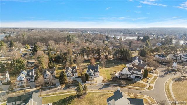 1095 Island Lake Drive, Oxford, MI 48371