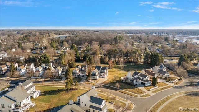 1095 Island Lake Drive, Oxford, MI 48371