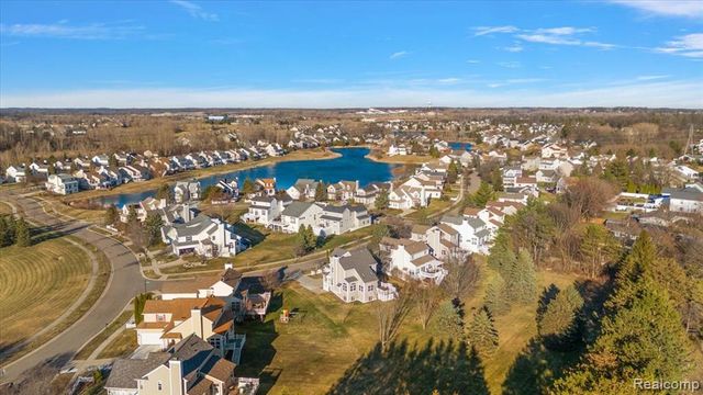 1095 Island Lake Drive, Oxford, MI 48371