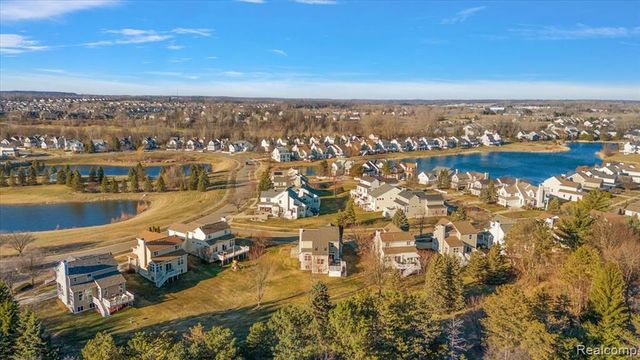 1095 Island Lake Drive, Oxford, MI 48371