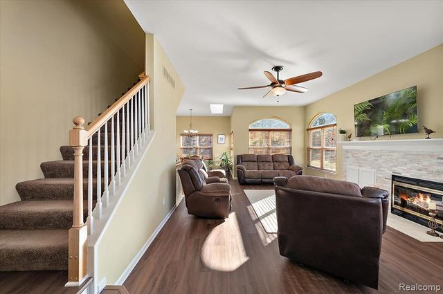 1095 Island Lake Drive, Oxford, MI 48371