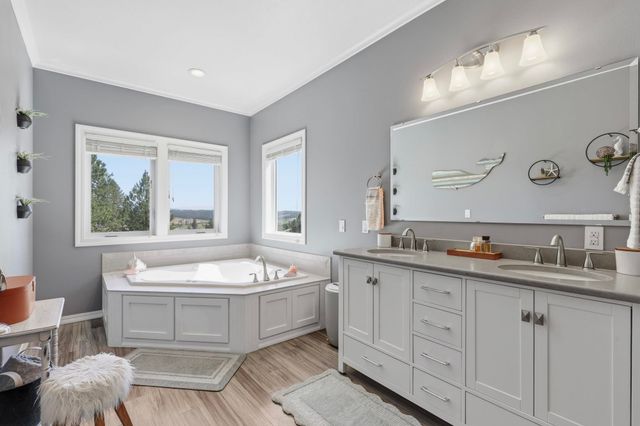 9516 E Day Rd, Mead, WA 99021