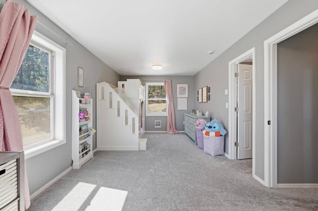 9516 E Day Rd, Mead, WA 99021