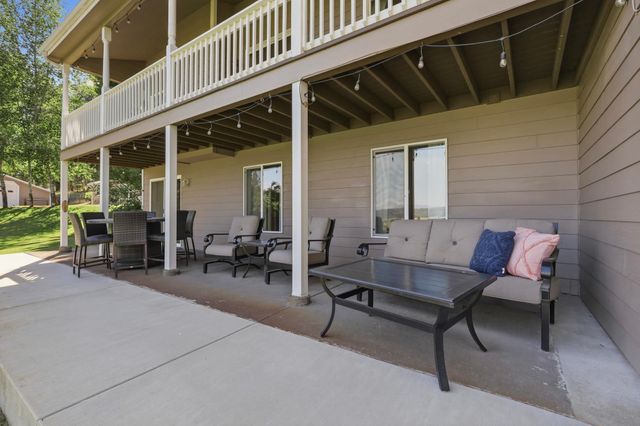 9516 E Day Rd, Mead, WA 99021