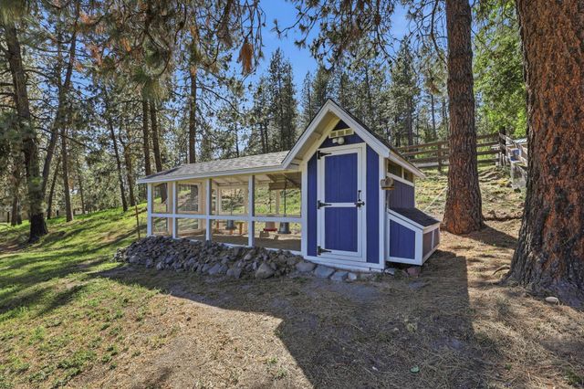 9516 E Day Rd, Mead, WA 99021