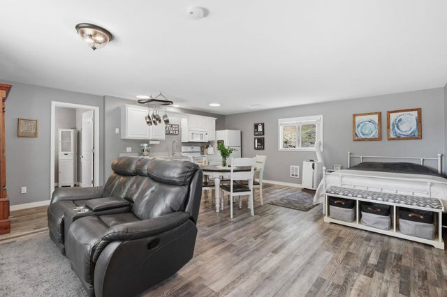 9516 E Day Rd, Mead, WA 99021