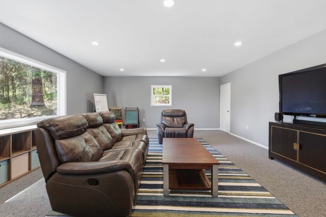 9516 E Day Rd, Mead, WA 99021
