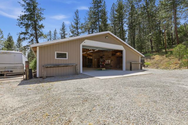 9516 E Day Rd, Mead, WA 99021