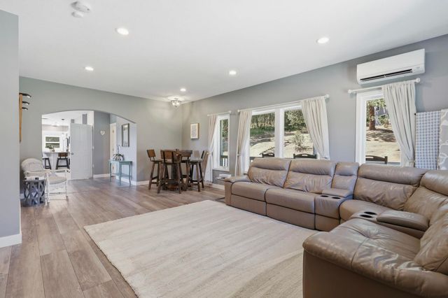 9516 E Day Rd, Mead, WA 99021