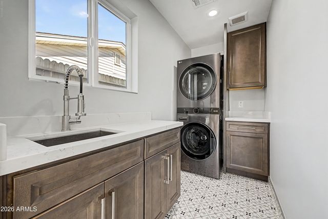 4136 E GLENROSA Avenue, Phoenix, AZ 85018