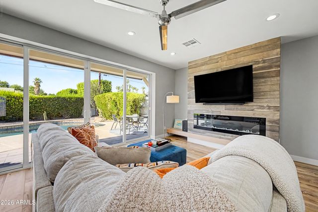 4136 E GLENROSA Avenue, Phoenix, AZ 85018