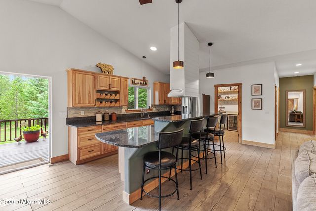 32055 N Konikson LN, Athol, ID 83801