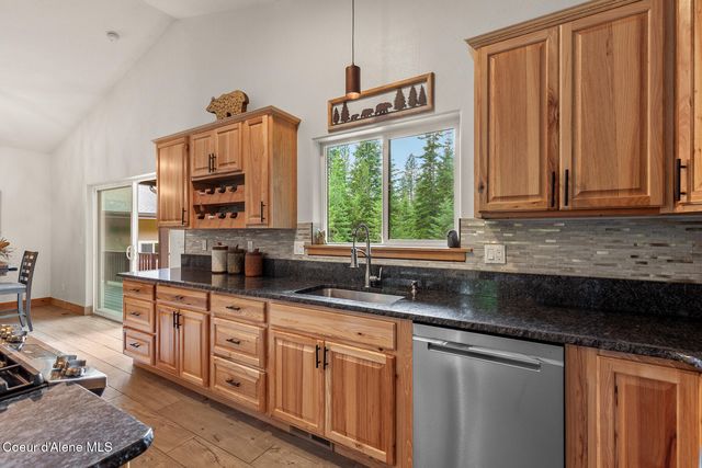 32055 N Konikson LN, Athol, ID 83801