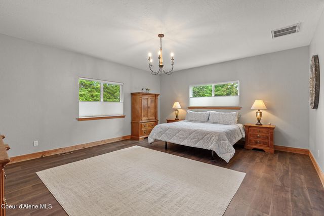 32055 N Konikson LN, Athol, ID 83801