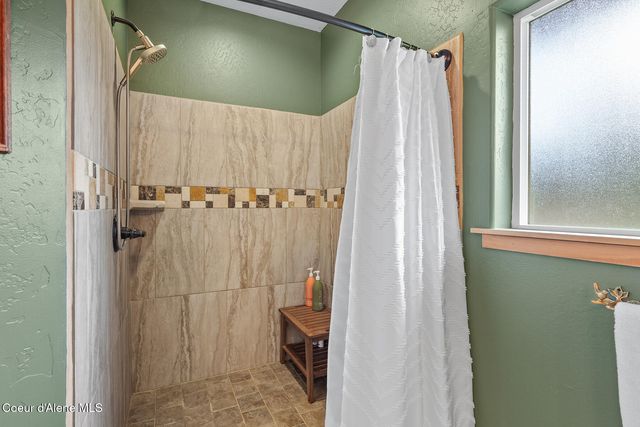 32055 N Konikson LN, Athol, ID 83801
