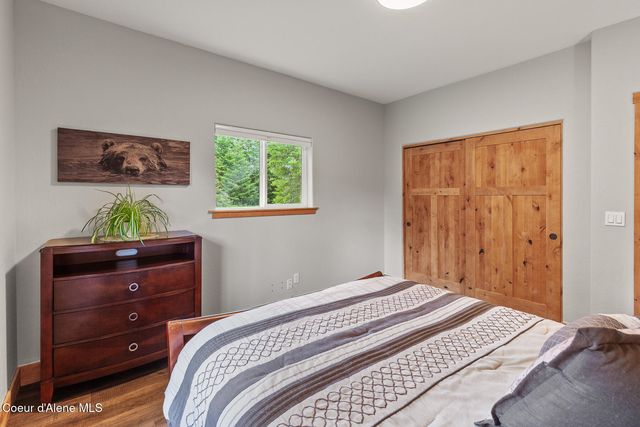 32055 N Konikson LN, Athol, ID 83801
