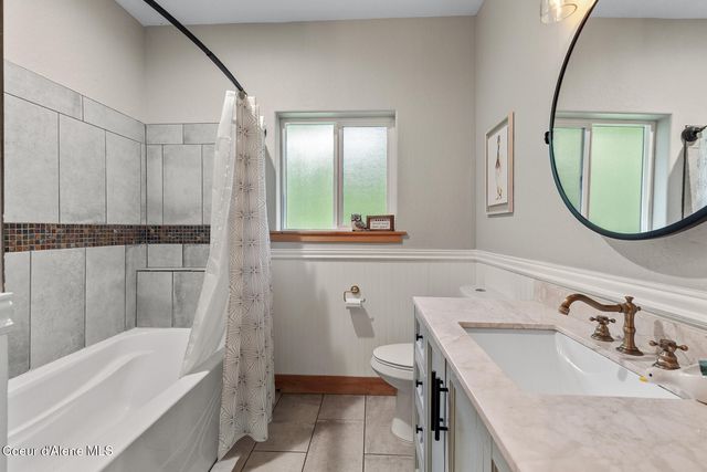 32055 N Konikson LN, Athol, ID 83801