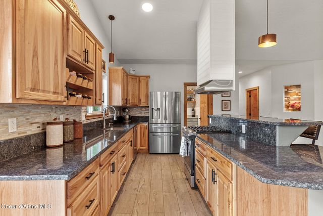 32055 N Konikson LN, Athol, ID 83801